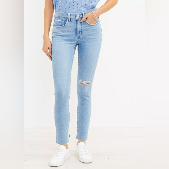 Loft Curvy Frayed Mid Rise Skinny Jeans in Authentic Light Indigo Wash Sz 16/33 - Picture 1 of 7